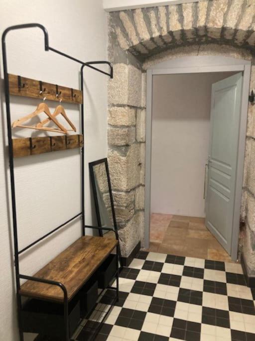 Salins-Les Bains : A L'Ombre De La Tour Carree Daire Dış mekan fotoğraf