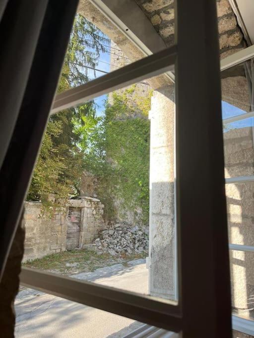 Salins-Les Bains : A L'Ombre De La Tour Carree Daire Dış mekan fotoğraf